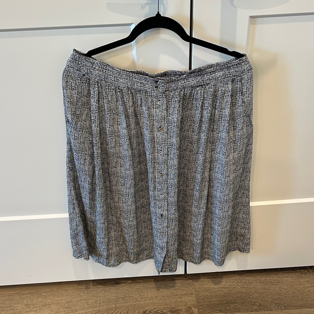 Women's Knee Length Skirt